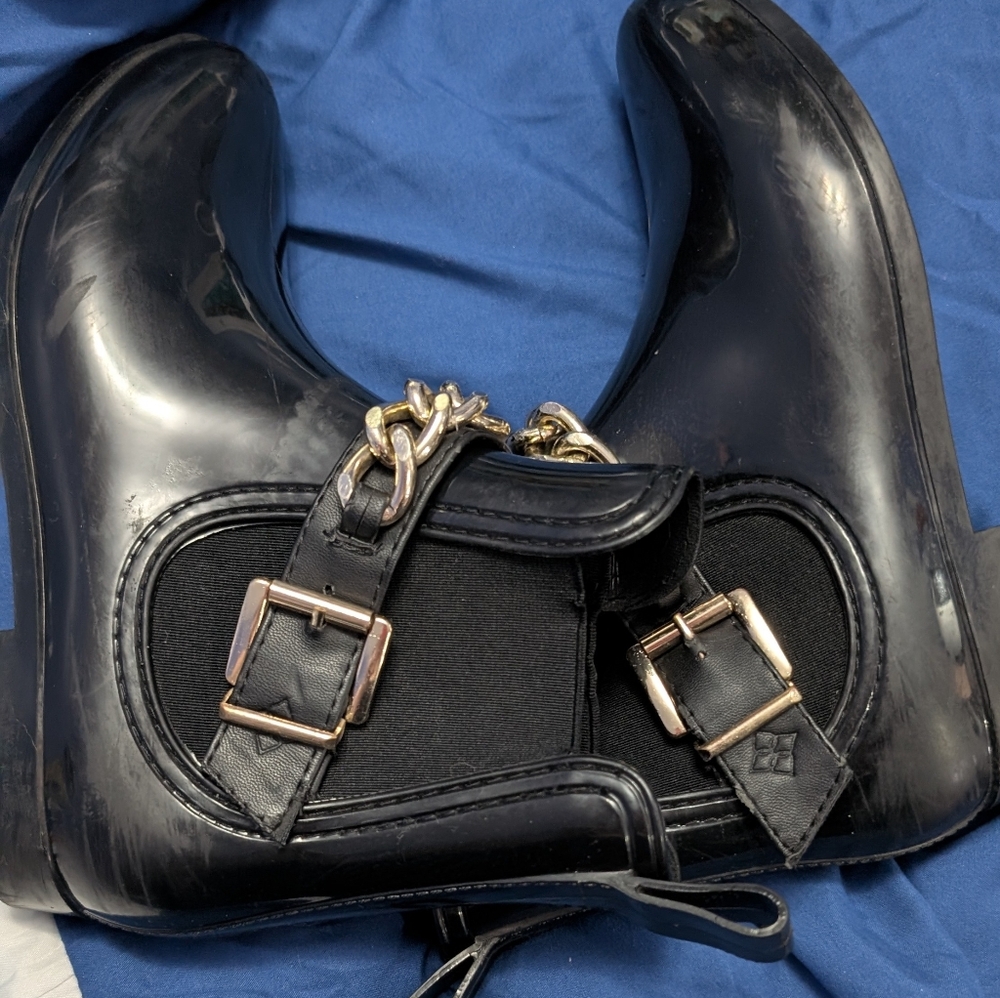Call It Spring Black Ankle Rain ๐ง๏ธ โ Boots with Chain Detail Size 8 - Picture 11 of 11